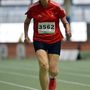A svájci Lydia Frei a női 80-99 évesek 60 méteres síkfutás versenyszámának döntőjében