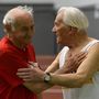 A német Gerhard Herbst (j) és Mihály Tibor a férfi 90-99 évesek 60 méteres síkfutás versenyszámának döntőjében 