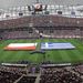 A varsói stadiont befedték az eső miatt, így óriási páratartalomban szenvedhetett játékos és drukker egyaránt