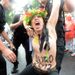 A Femen menetrendszerű mellei
