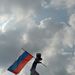 Egy orosz drukker már percekkel a lefújás urán kifelé sétál a varsói stadionból