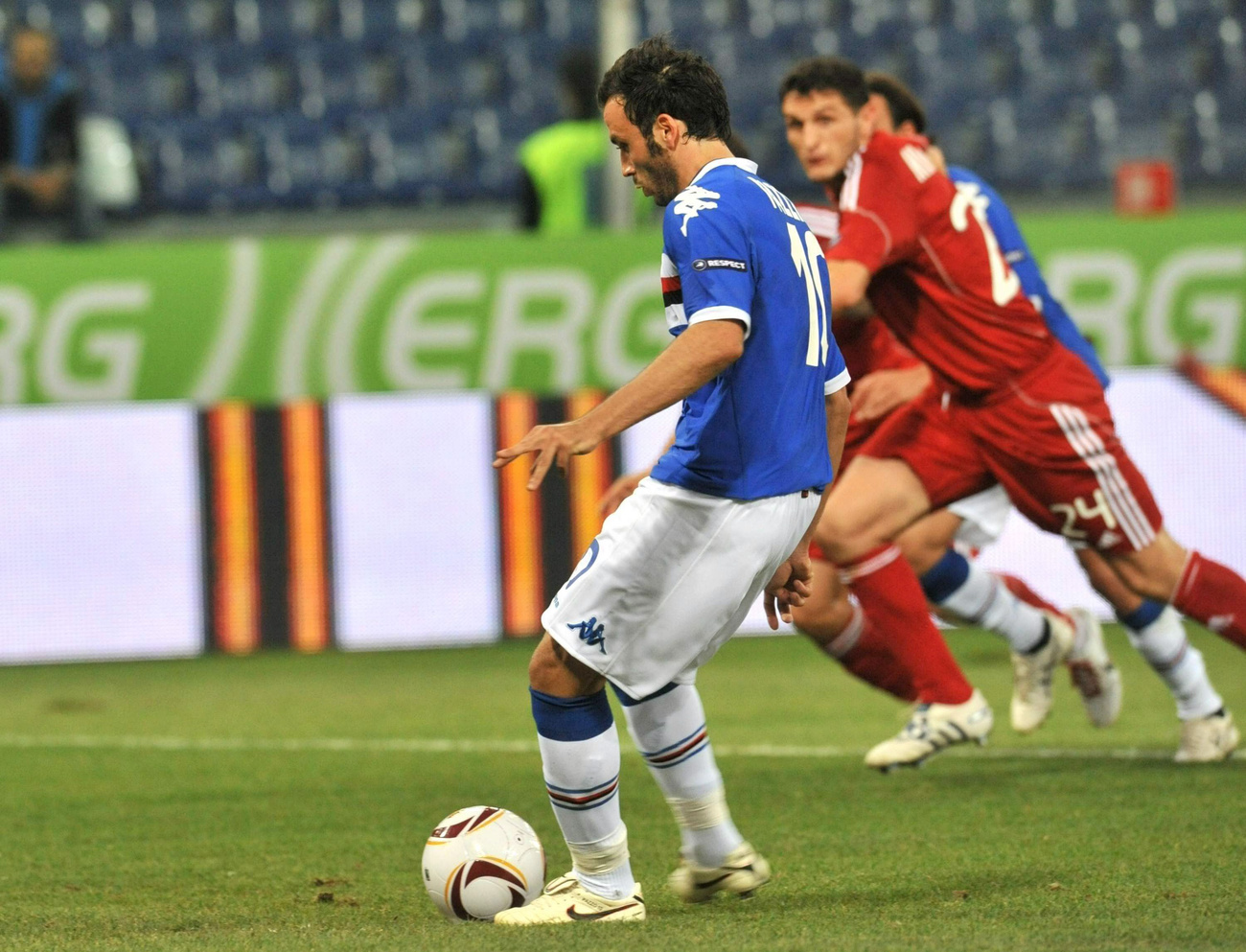 Pazzini a meccs egyetlen gólját lövi