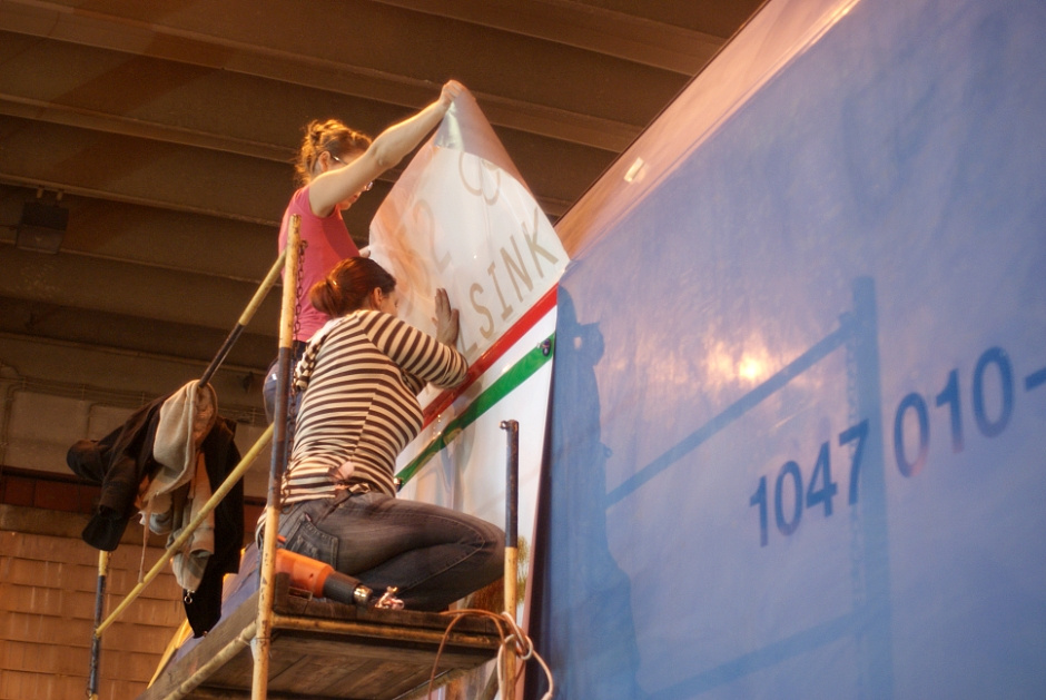 Az egyik oldalon már alakul a kép 