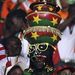 A Burkina Faso drukkerek több edénnyel a fejükön is el tudnak menni csapatuk meccsére. 