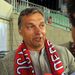 A Fidesz elnöke egy DVSC-sállal a nyakában nyilatkozik egy riporternek a csapat 2009. augusztus 25-i mérkőzése után. A Bajnokok Ligája főtábláján szerepelhet a Debrecen labdarúgócsapata. Orbán Viktor mindig elismerte a sikereket: Vasas-drukkerként például szurkolt az 1982-ben és 1983-ban bajnokságot nyerő Rába ETO-nak, de az 1985-ben UEFA-kupa-döntőt játszó Videotonnak is.