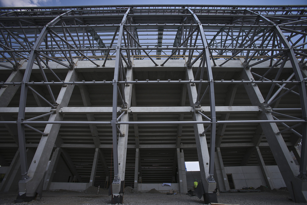 A régi stadiont márciusban kezdték bontani.