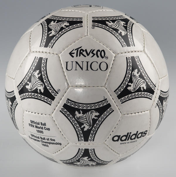 A 2014-es brazil világbajnokság labdája a Brazuca, az összes elődjénél színesebb lesz. A labdát hat poliuretán elem borítja, amelyek formája gyorsabb repülést biztosít, illetve minden körülmények között garantálja, hogy a labda megtartja a tökéletes gömb formáját, még a legnagyobb esőben is, ígérik. A kapusok egyhamar nem szabadulnak majd az Adidas-labdáktól, a FIFA két hete hosszabbított 2030-ig szerződést a sportszergyártóval. 