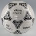 A poliuretán elemeknek köszönhetően még gyorsabb volt az 1990-es olasz világbajnokságon használt Etrvsco labda, melyet az etruszk oroszlánfejek díszítettek. Az Etrvsco változatait használták az 1992-es Európa-bajnokságon és az olimpián is. 