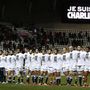 A francia rögbicsapat, a Stade Francais játékosai Nous somme tous Charlie, azaz mi mindannyian Charlie-k vagyunk feliratú pólóban mentek ki a pályára. 