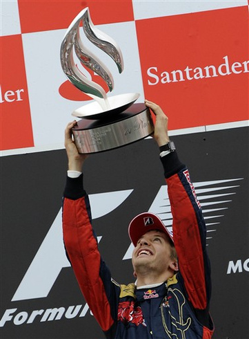 Vettel a rajttól irányított