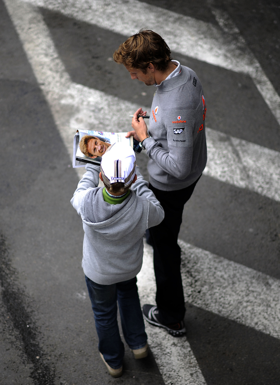 Jenson Button autogramot ad