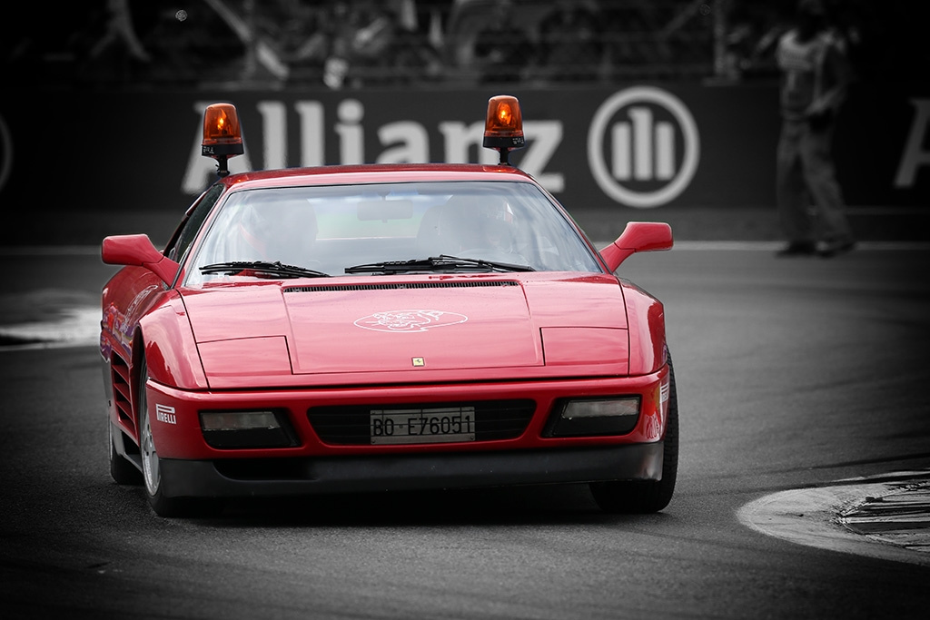 Monzában még mindig ez a közel 25 éves 348-as Ferrari a pályaautó