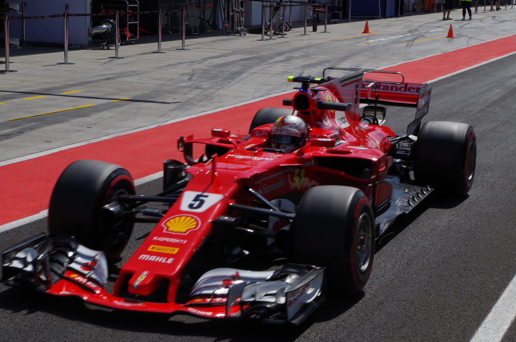 Délelőtt Sebastian Vettel vezette a Ferrarit, ilyen volt testközelből