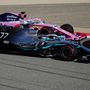 Mercedesben Valtteri Bottas és a Racing Point versenyzője Sergio Perez a bahreini szabadedzésen