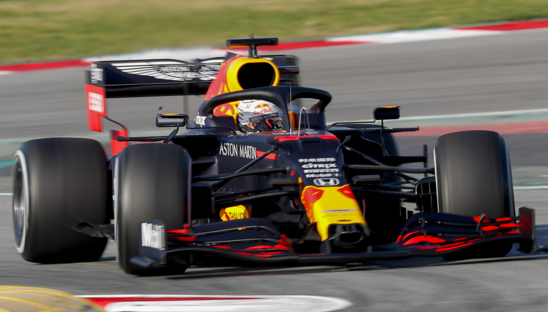 Max Verstappen az Aston Martin Red Bull holland versenyzője 