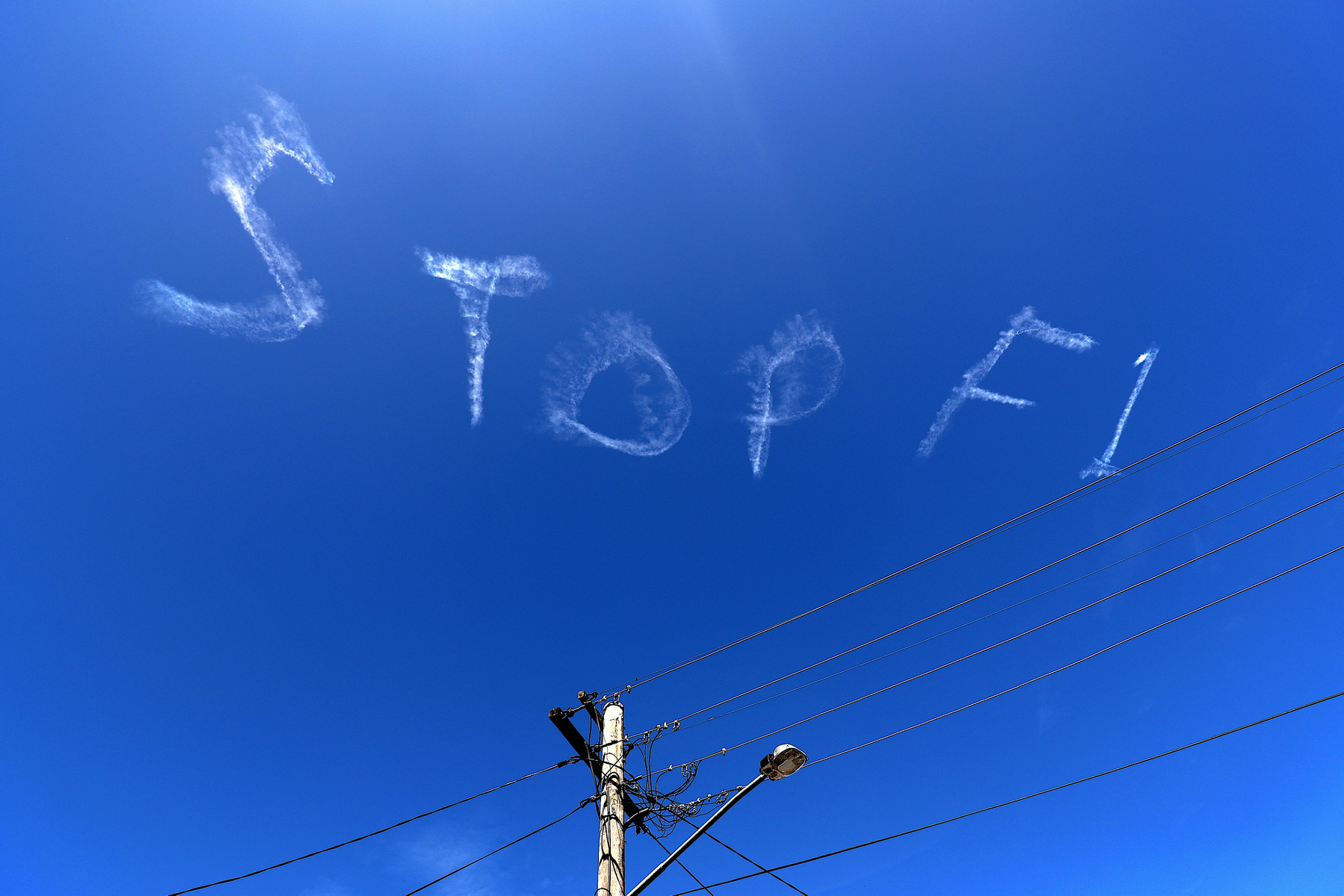 Csütörtöki égi felirat Sydney felett. Végül meghallgatták a kétségbeesett, ugyanakkor látványos kérést.