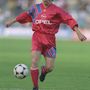 Lothar Matthäus mezére is biztosan csak a legfiatalabbak nem emlékeznek, 1989 és 2002 között játszott ilyenben a Bayern München. Meglehetősen jól is mutatott.