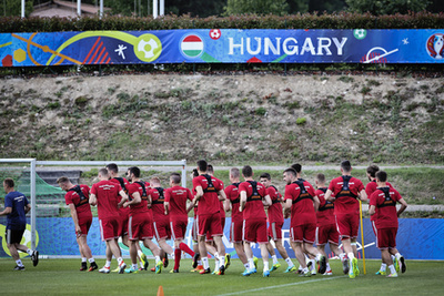 Locsoltak tréning közben is, már ez is hűsít