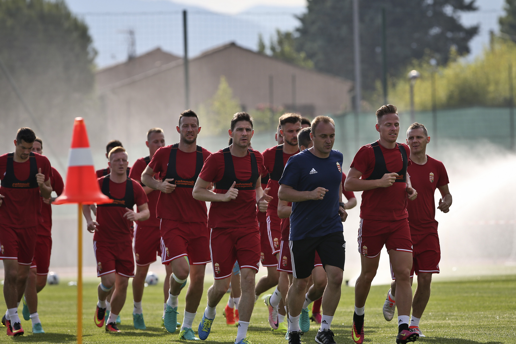 Locsoltak tréning közben is, már ez is hűsít