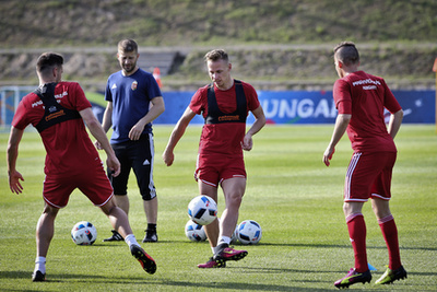 Locsoltak tréning közben is, már ez is hűsít