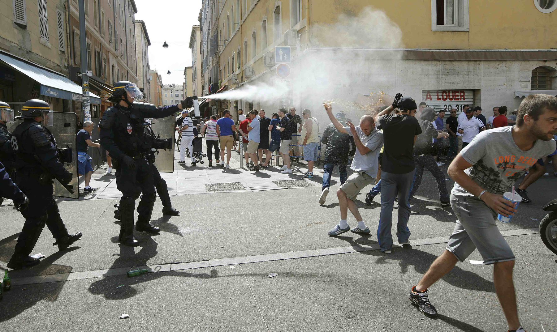 A mérkőzés után a Marseilles-i kikötőben és a stadion környékén is folytatódtak az összecsapások