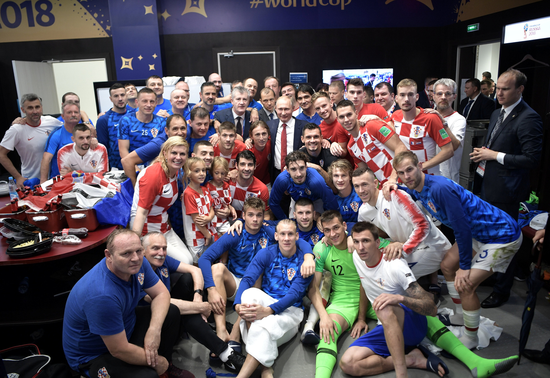 Elázva az orosz elnök és a FIFA elnöke között