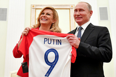 Elázva az orosz elnök és a FIFA elnöke között