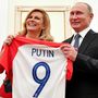 Moszkvában az orosz elnök megajándékozta egy Putyin-mezzel