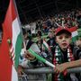 Nagyon fegyelmezetten sorakoztak a meccs előtt a gyerekek a Fradi stadionja előtt, a helyszínen csak ők láthatták a magyar válogatott vasárnapi Európa-bajnoki selejtezőjét.