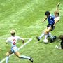 Maradona lövése az Argentína - Anglia negyeddöntőben 1986. június 22-én Mexikóban