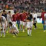 A vesztes magyar csapat tagjai a Horvátország - Magyarország labdarúgó Európa-bajnoki selejtező mérkőzés végén