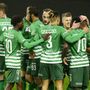 A Ferencváros játékosai ünneplik a csapat elsõ gólját a labdarúgó OTP Bank Liga 30. fordulójában játszott Ferencvárosi TC - Újpest FC mérkõzésen a Groupama Arénában 2021. április 20-án