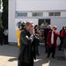 Idősebb Ocskay Gábor érkezik fia halála után a székesfehérvári jégcsarnokhoz