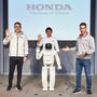A Honda-pilóták a hétvége előtt találkozhattak ASIMO-val, a szuperrobottal is