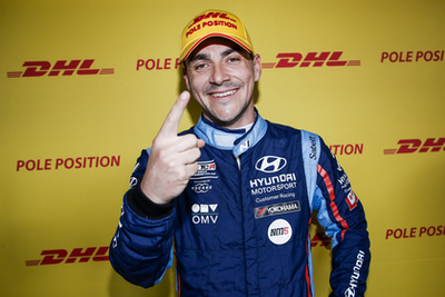Bár Tarquini nyerte a futamot, mégis Michelisz szerezte a legtöbb pontot a hungaroringi hétvégén a Hyundai pilótái közül