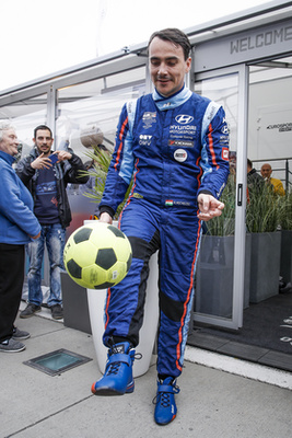 Bár Tarquini nyerte a futamot, mégis Michelisz szerezte a legtöbb pontot a hungaroringi hétvégén a Hyundai pilótái közül