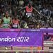 Ezekiel Kemboi az akadály fölött, a kenyai második olimpiai győzelme felé tart