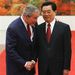 Egy bushi hajlongás a kínai elnöknek