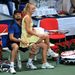 A dán világelső Caroline Wozniacki nagyon pörgött a Pozsonyban rendezett teniszgálán, beleült párospartnere, a nagy mókamester Henri Leconte ölébe