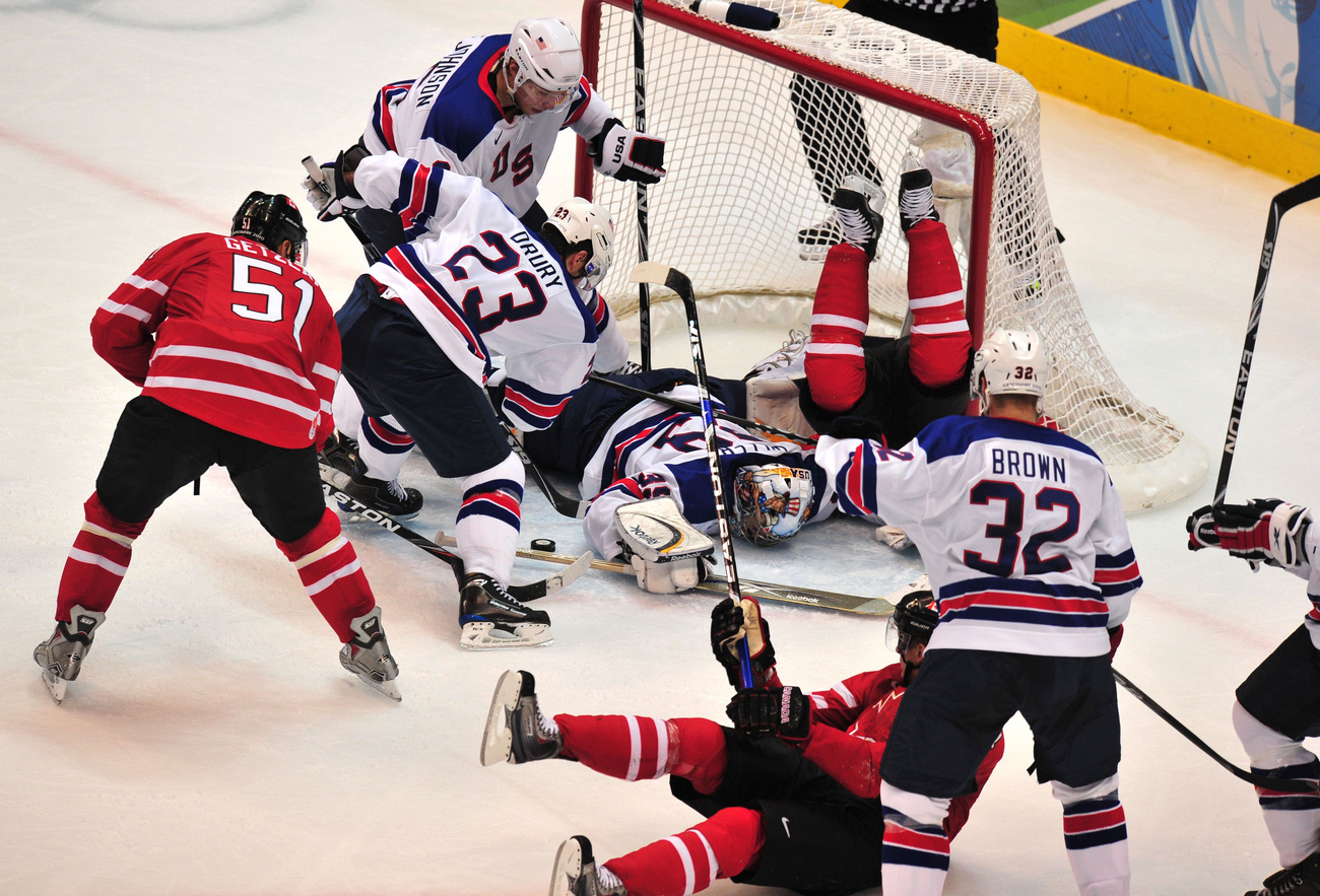Ryan Miller véd, az Egyesült Államok jégkorong-válogatottja legyőzte Kanadát.