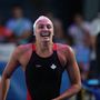 A győztes kanadai Kylie Jacqueline Masse a női 100 méteres hátúszás döntője után 