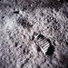 Az első emberi lábnyom a Holdon.
