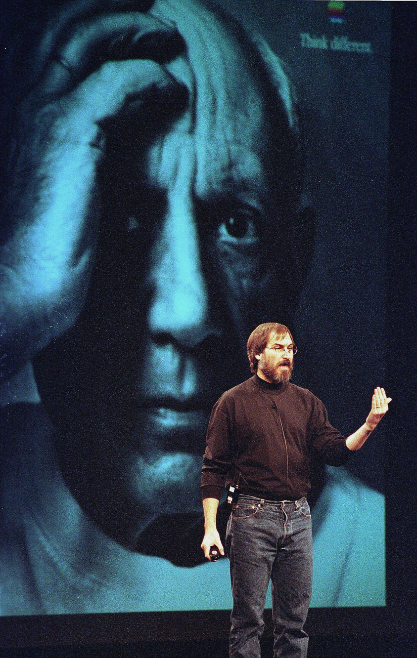 2011. augusztus 25 - Steve Jobs lemondott az Apple vezérgigazgatói tisztségéről
