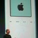 2004 - Steve Jobs és az iPod. Ez évtől már nem csak Amerikában, hanem egyes európai országokban is lehetett használni az iTunes zeneboltot.