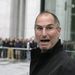 2006 - Steve Jobs a Fifth Avenue-i Apple Store megnyitóján. Ez lesz az Apple legnagyobb boltja, és az egyetlen mely az év minden napján nyitvatart