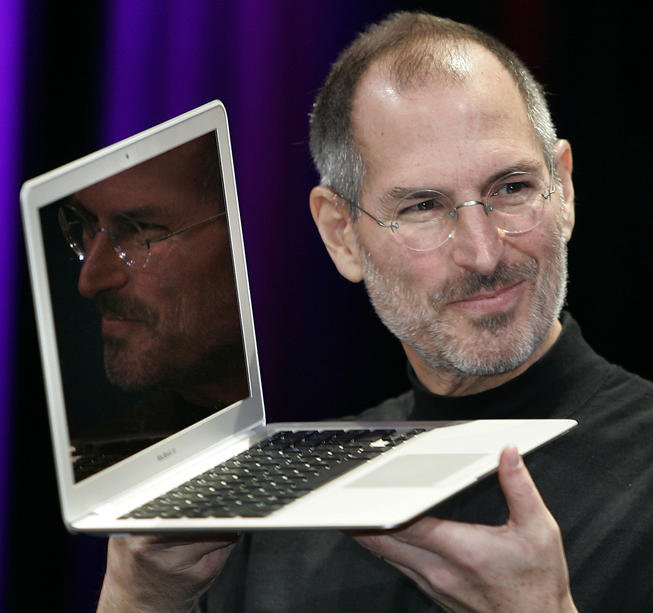 2011. augusztus 24-én Steve Jobs lemondott az Apple vezérgigazgatói tisztségéről