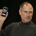 2007 - Jobs előrukkol az Apple legnagyobb újdonságával, az iPhone-nal. A cég miután letarolta a digitális zenekereskedelmet, továbbindul az okostelefon-piac felé