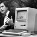1984. január 24. Jobs bemutatja az Apple Macintosh számítógépet a cég részvényeseinek.