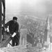 Építőmunkás az Empire State Buildingen, 1930-as évek.
