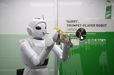 Harry, a japán gyártmányú trombitáló robot 